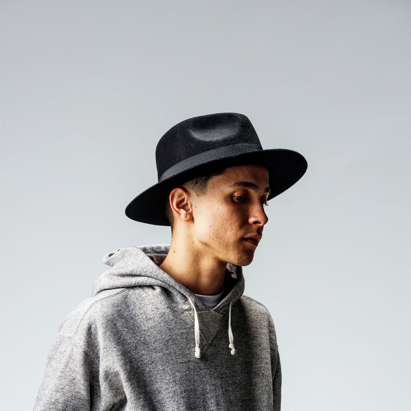 MIDDLE BRIM FLAT HAT