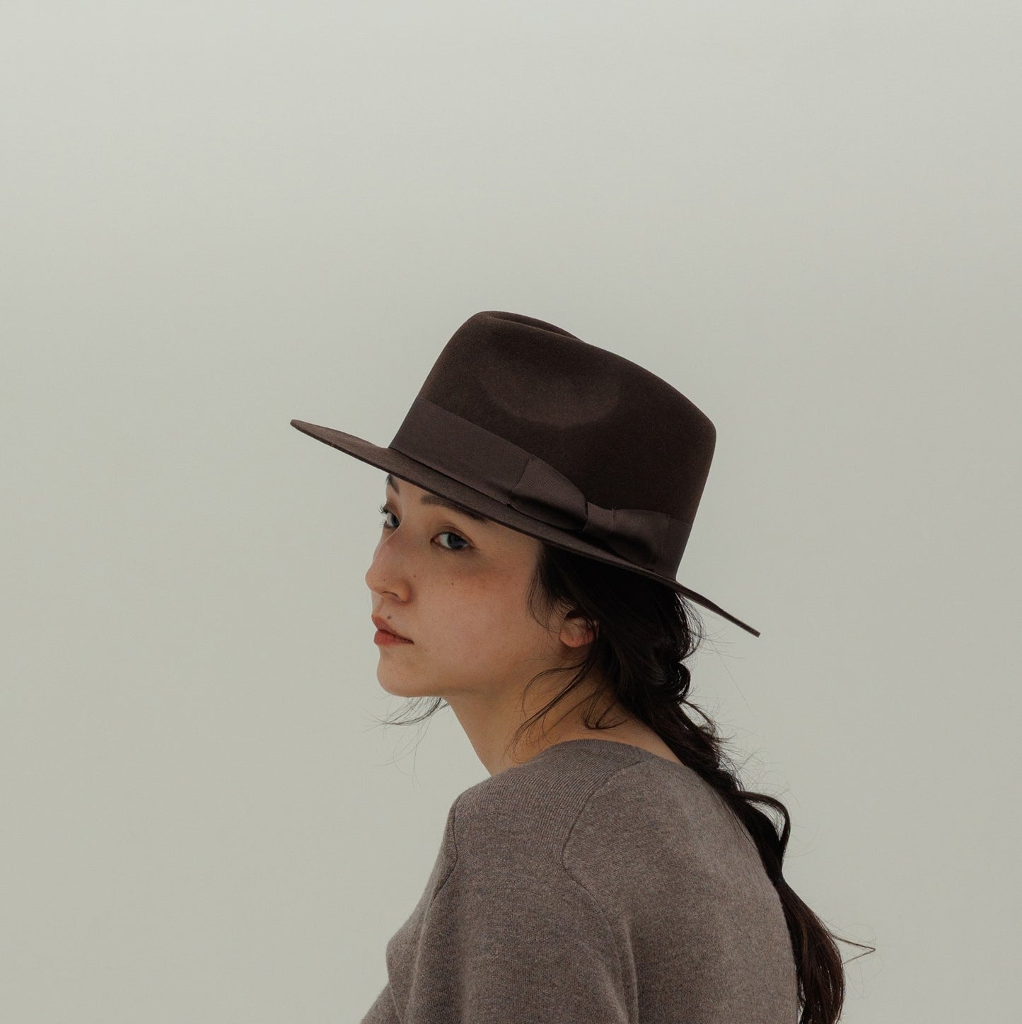 MIDDLE BRIM FLAT HAT-women-