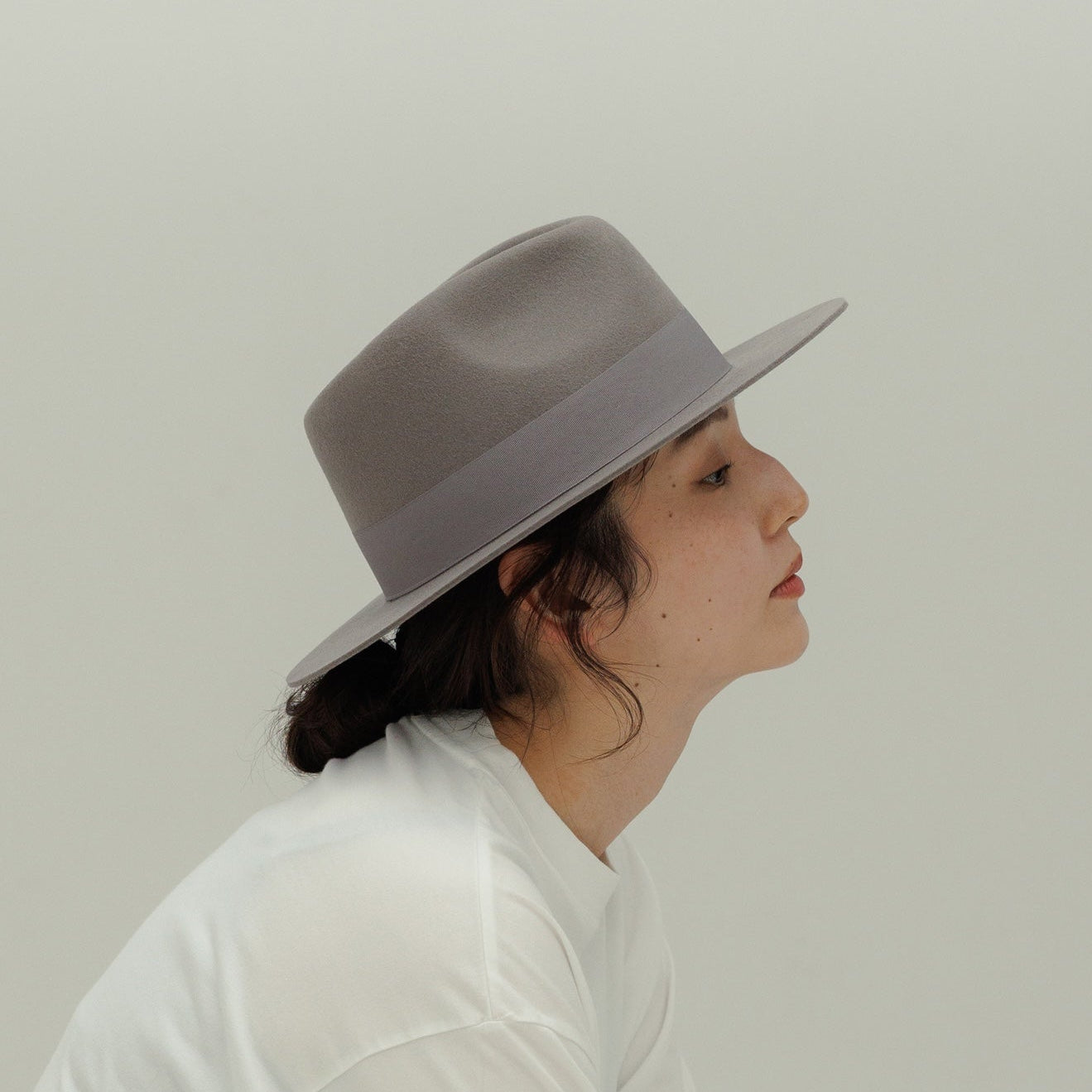 MIDDLE BRIM FLAT HAT-women-