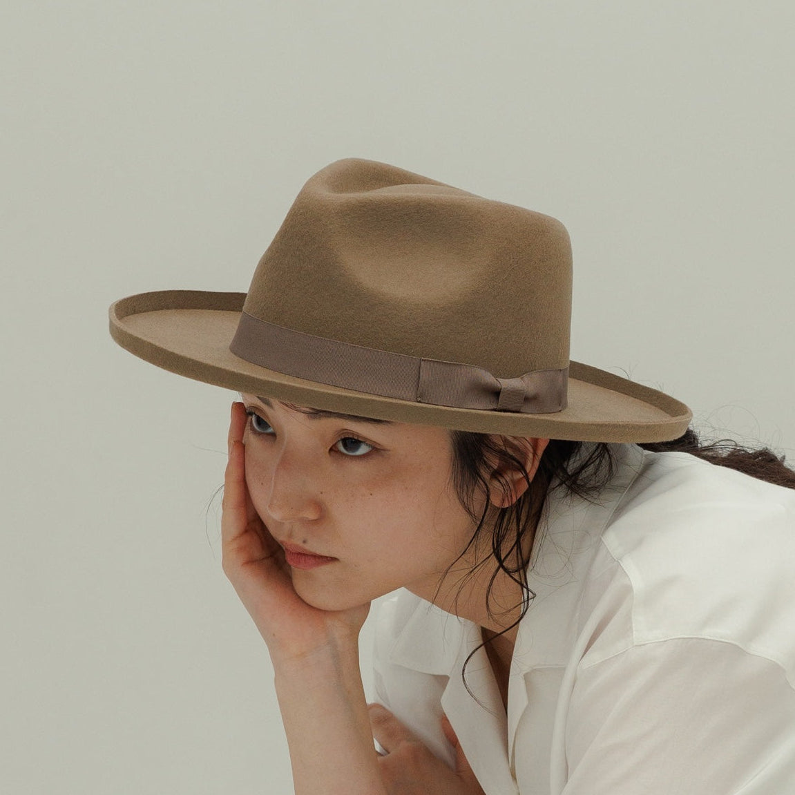 BRIM UP LONG FELT HAT -women-