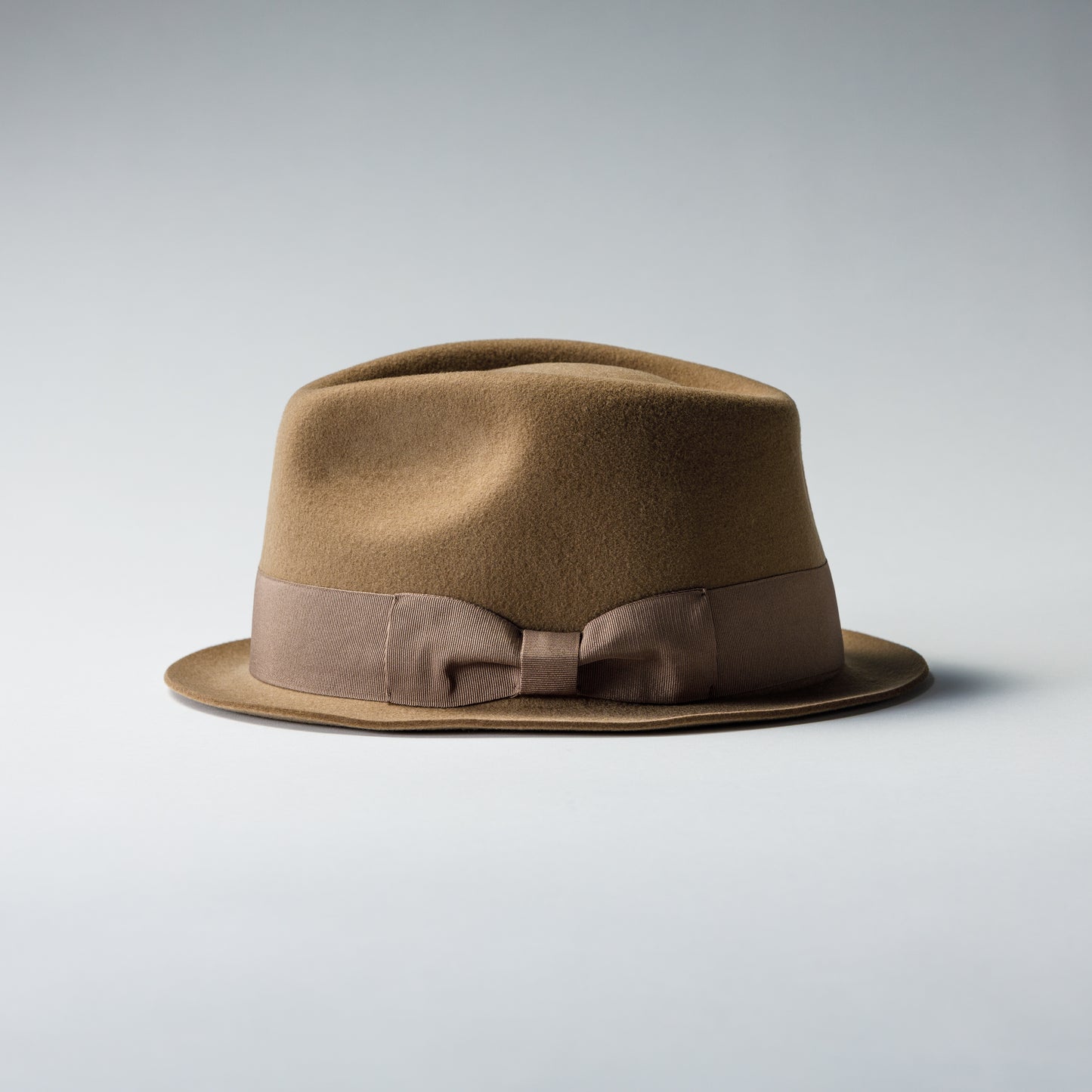 SHORT BRIM HAT