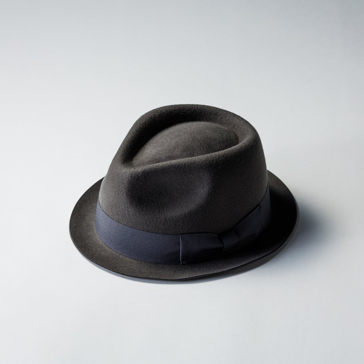 SHORT BRIM HAT